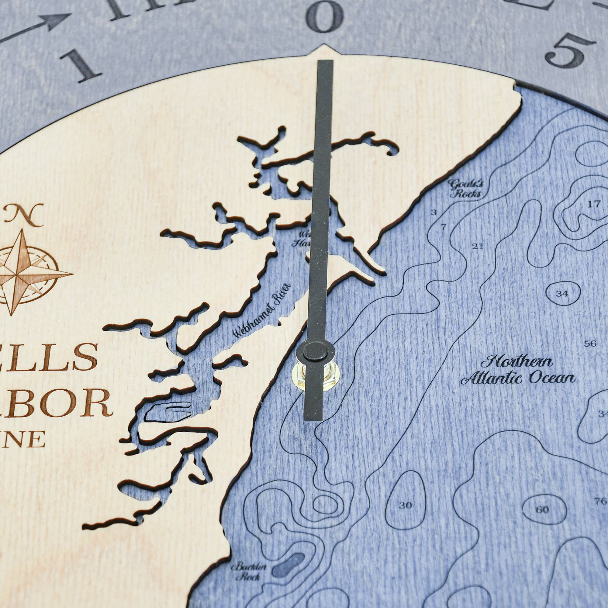 Sea & Soul Nautical Chart Art - Vente Horloges murales - Carte de profondeur d'eau de la côte du Maine125