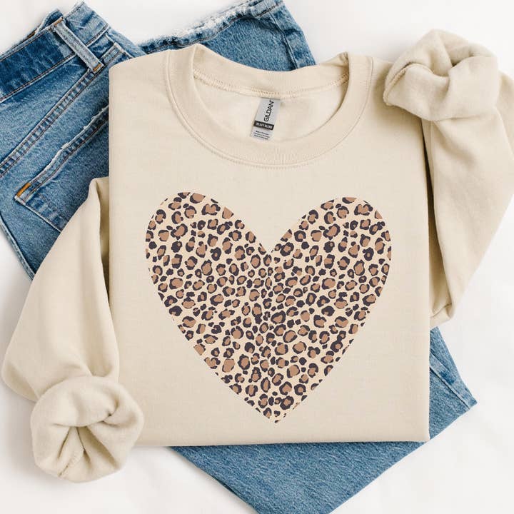 Cheetah Hart Grafisch T-shirt/Sweatshirt voor wholesale door Willow Poppy