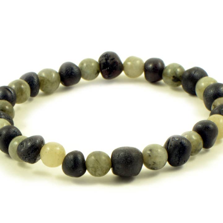 Bracelet en perles d'ambre brut baroque cerise et labradorite pour la vente par The Natural Amber