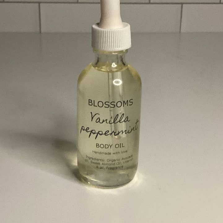Vanilla peppermint body oil for wholesale by BLOSSOMS