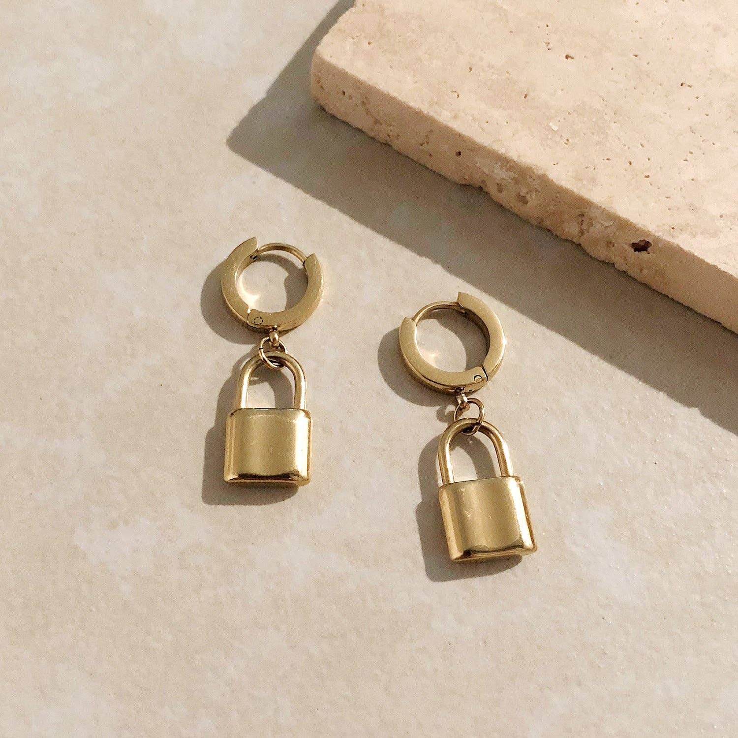 Guld Guld medaljon øreringe for engroshandel på Faire1