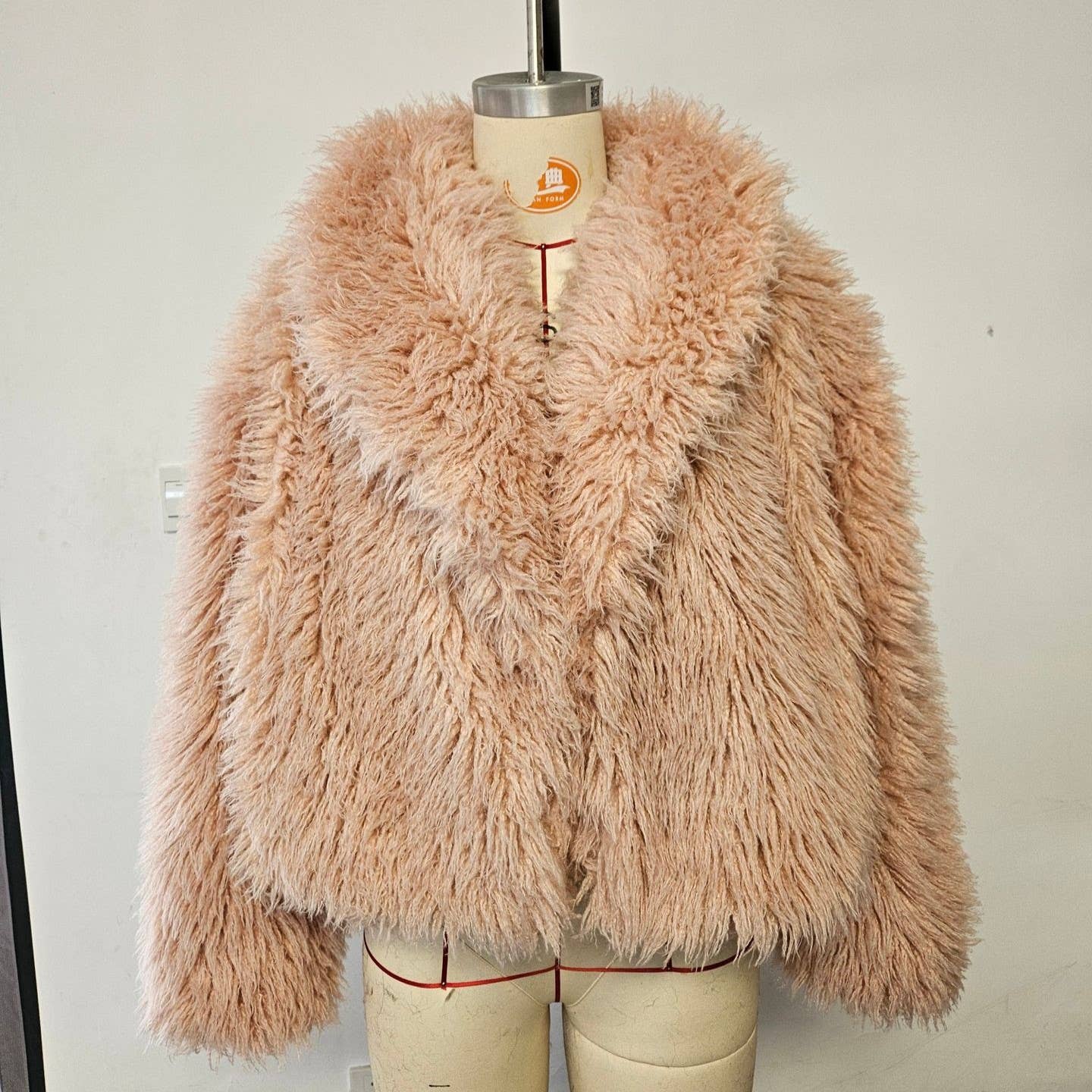 Rosa Clothing - Vente Veste – femme - Veste duveteuse en fausse fourrure à col oversize4