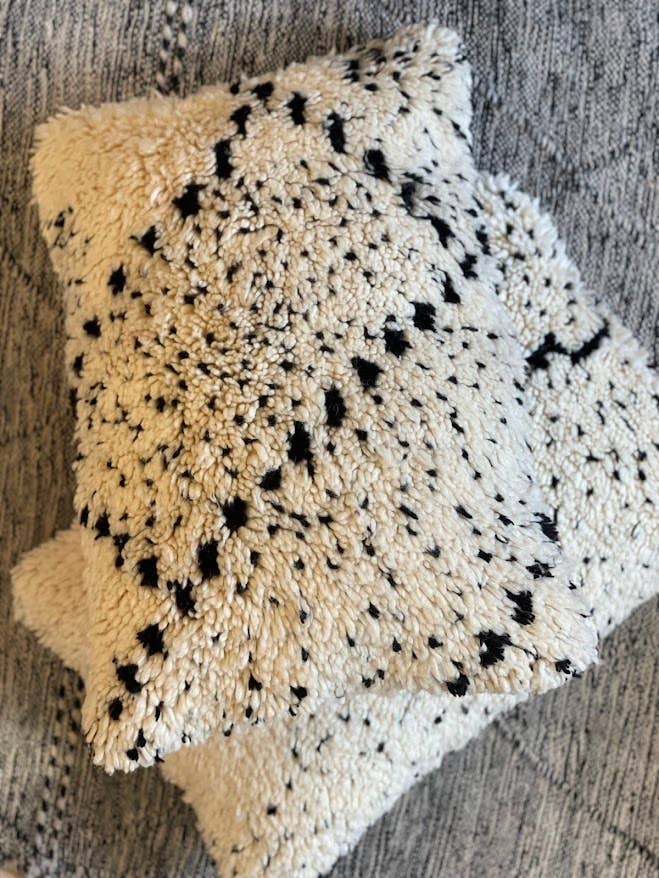 Handgemaakt Berber Kussen – 60×40 cm | Black-white for wholesale by NOMAD BY LIV