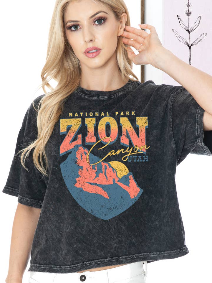 BT1829 CMT ZION UTAH - Top court délavé au minéral pour la vente par BouTeeQue Closet