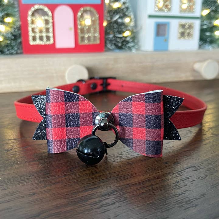 Mini-collier The Holiday Bow pour la vente par Restrained Grace