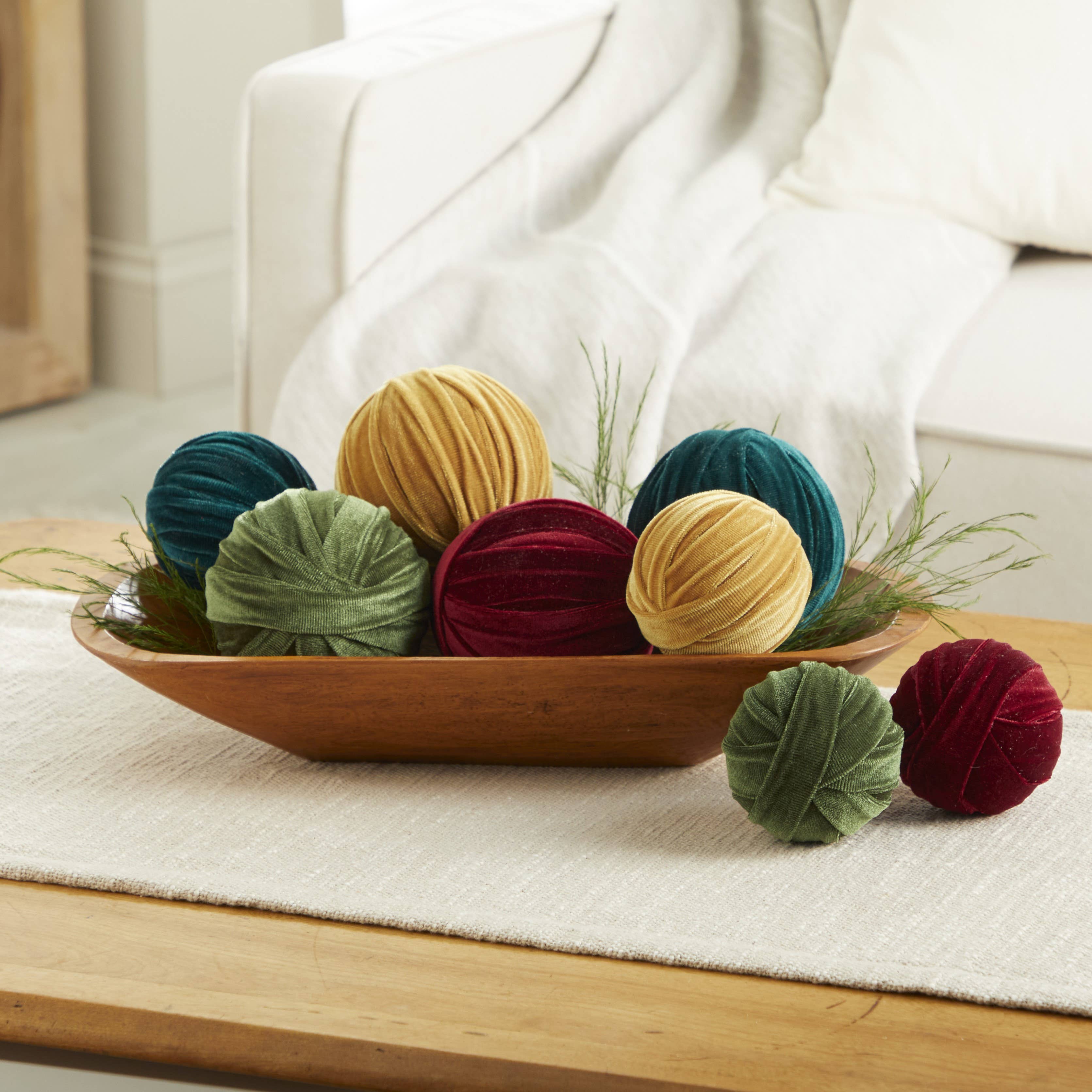 Your Heart's Content – wholesale Ornament – Velvet sphere ornaments for trees, garland, mantel decor4