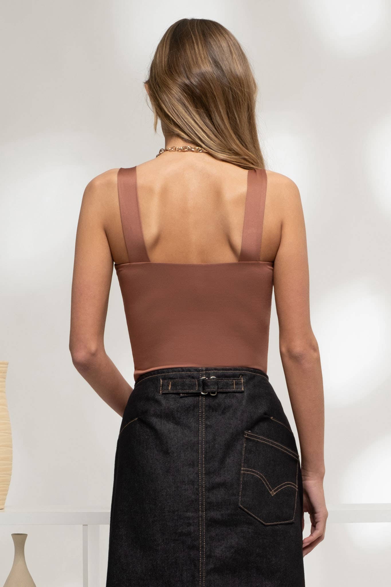 The Workshop Studio - Wholesale Knit Top - Women's - REVERSIBLE SQUARE NECK SEAMLESS CAMI26