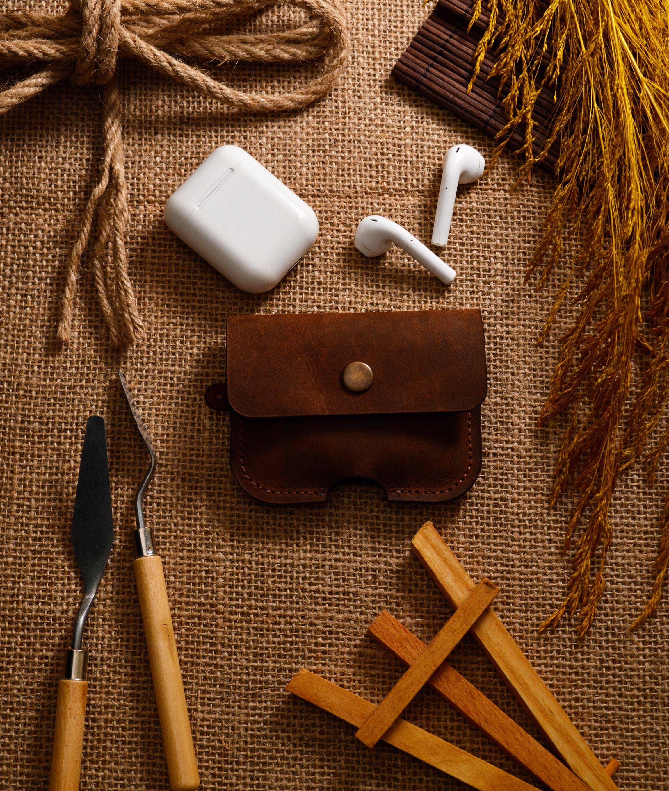 Craftivor - Venta al por mayor Fundas de auriculares AirPods/con cable - Hombre - Funda de cuero personalizada para AirPods, soporte de cuero grabado para Apple AirPods7