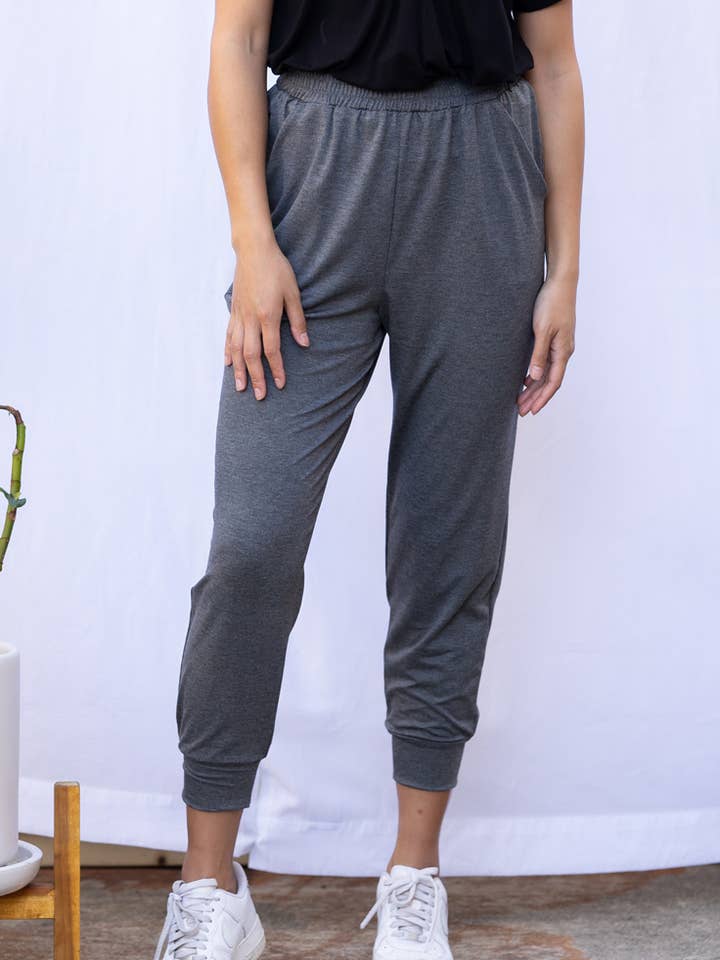 Carmen Jogger (gris anthracite) pour la vente par Ten Tomorrow