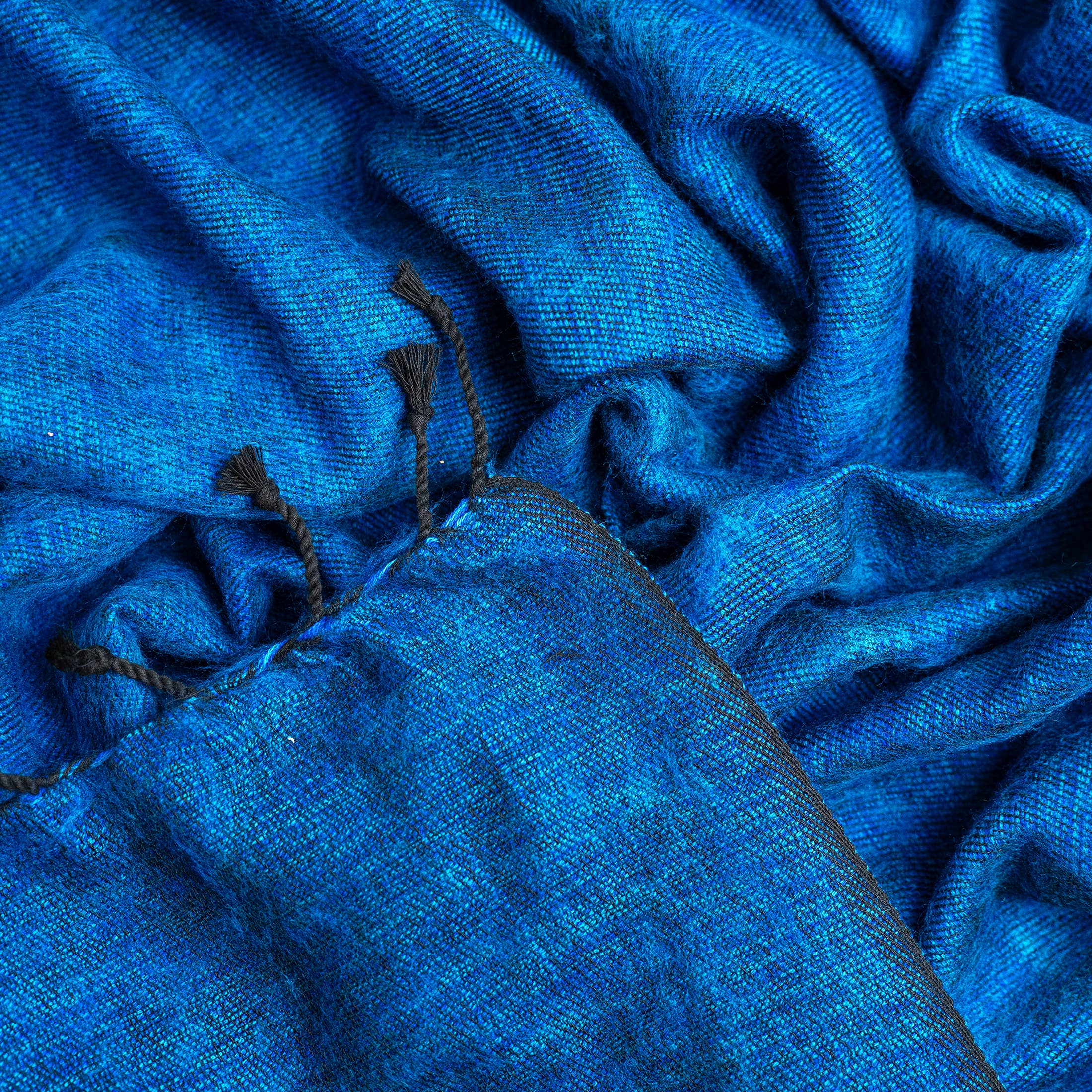 ART HIMALAYAN TRADING LTD - Vente Plaids - Couverture de voyage en laine de yak extra douce, 46 x 96 pouces, fabriquée à la main5