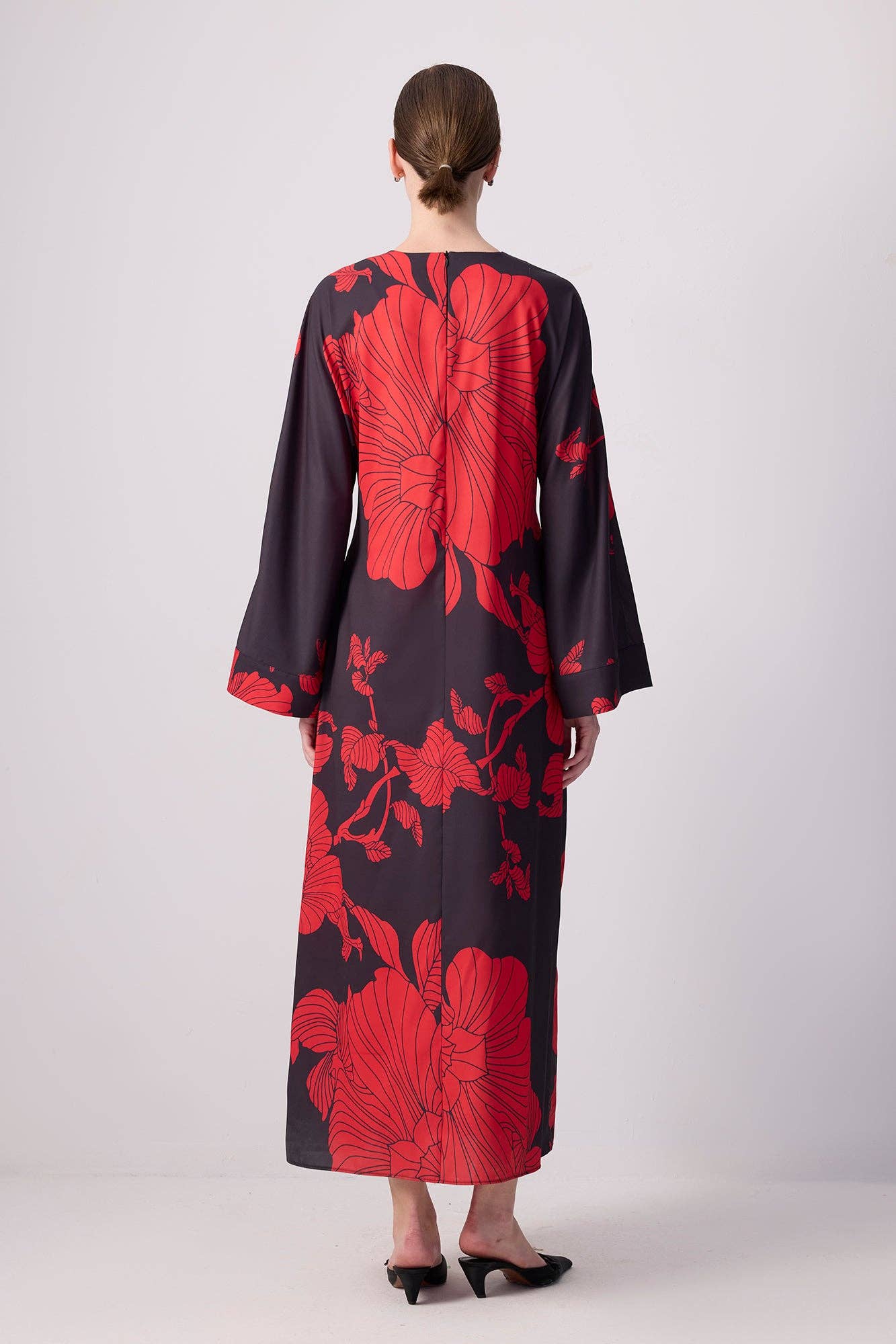 Nero ABITO MAXI CON CINTURA IN VITA E FANTASIA FLOREALE AUDACE - NERO E ROSSO in vendita all'ingrosso su Faire4