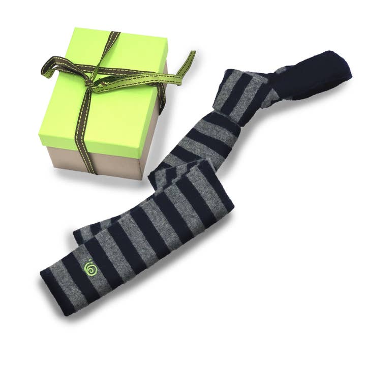 LAÇO DE MALHA DE CASHMERE AZUL ESCURO E CINZA COM 6 CM DE LARGURA. CÓDIGO 017 por atacado de C.C.&Co.Srl