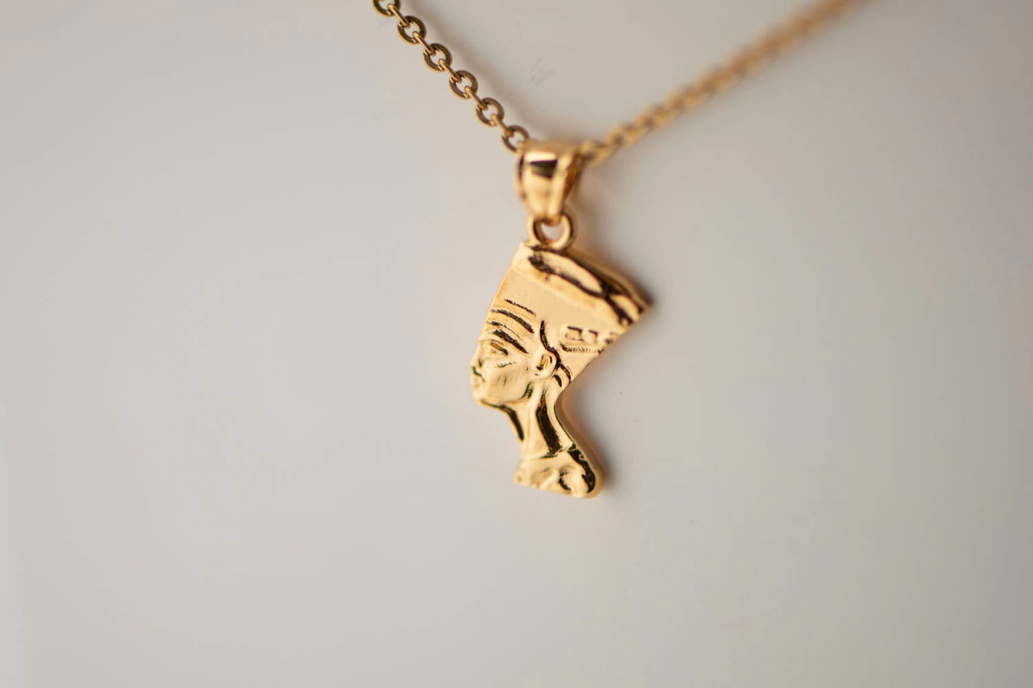 TALISMAN JEWELLERY (D&Fidanverdi, S.L.) - Venta al por mayor Collares con colgantes/abalorios - Colgante Nefertiti Egipto Chapado en Oro de 18k2