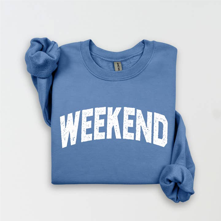 Sweat-shirt graphique en molleton WEEKEND pour la vente par Three Girls Shop
