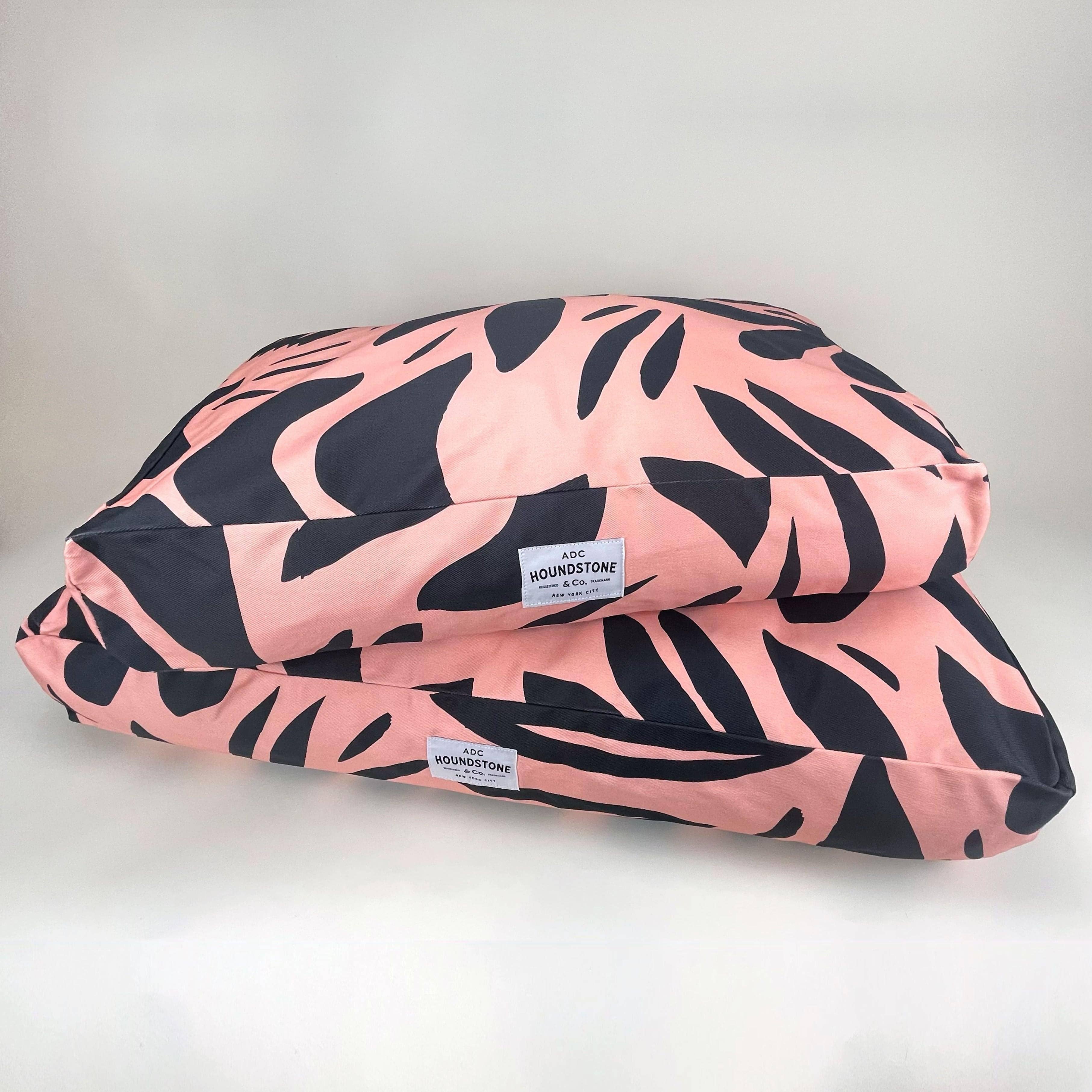 ADC Houndstone & Co. – cama - Gato e cão por atacado – Cama para Cão com Estampa Floral, Forro Impermeável, Fabricado nos EUA, 28"l x 18"p x 4,25"a, Adequado para Animais de Estimação Pequenos2