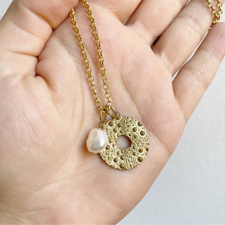 Urchin Disk With Freshwater Pearl Necklace for wholesale by MADE IN JEWELRY