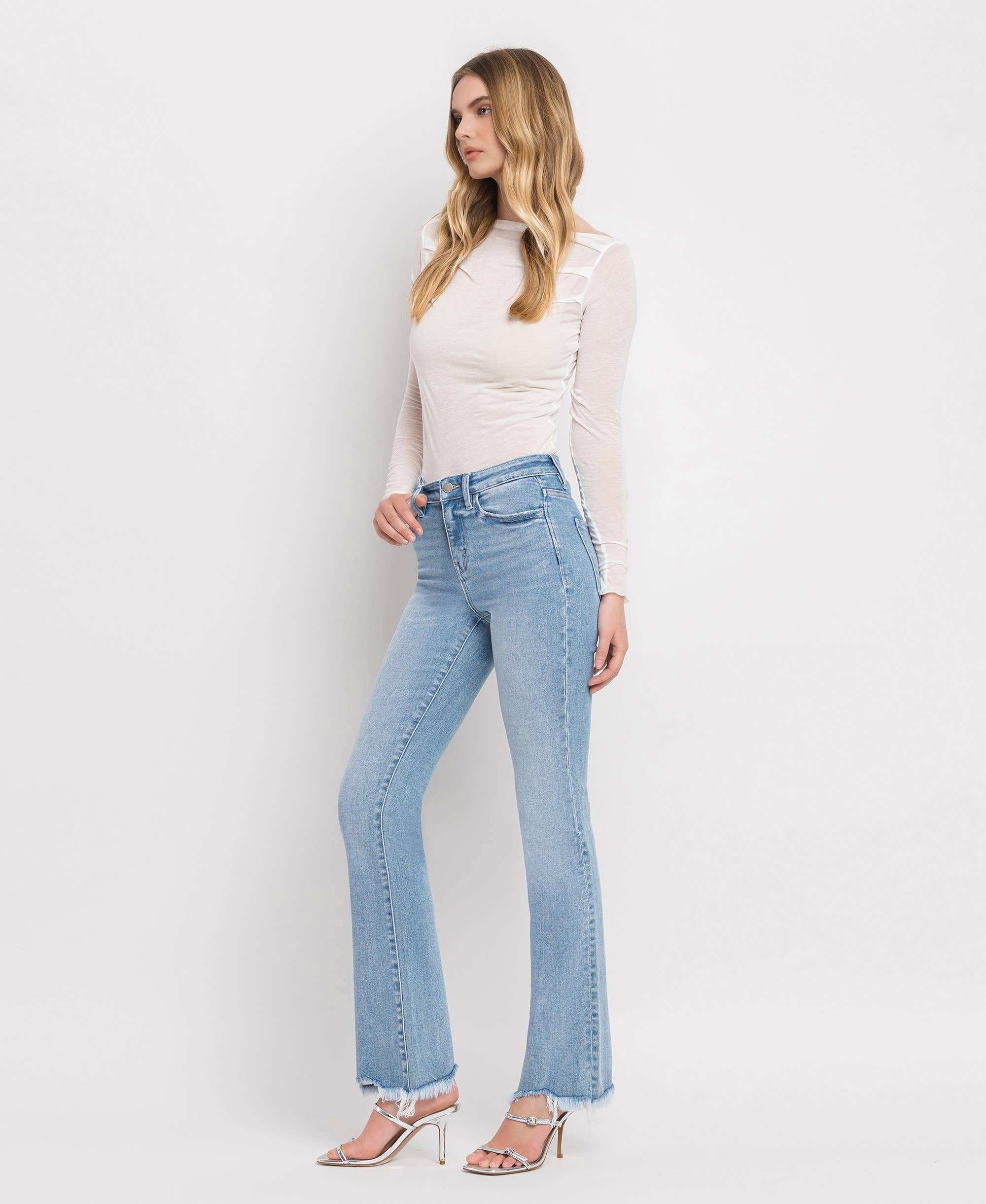 BLÅ FLAMMA HÖGHÖJDA MINI BOOTCUT JEANS F5658 för wholesale på Faire7