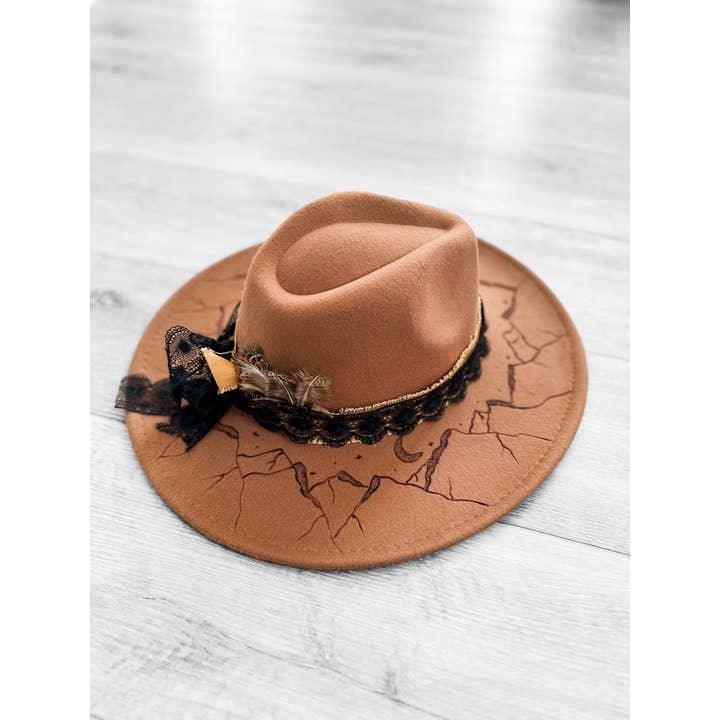 Wild Indigo - Vente Chapeau de cowboy – femme - Chapeau Hand Burnt Mountain Scene Rancher | Chapeau Western | Cowgirl1