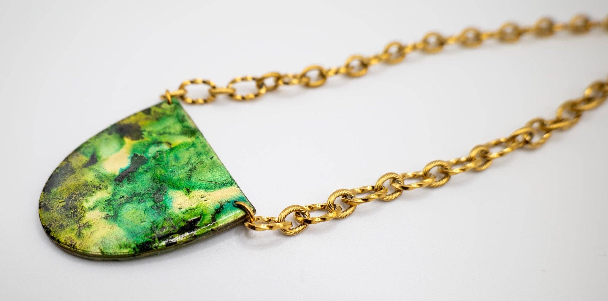 OE! - Vendita all'ingrosso Collana con ciondolo/pendaglio - ESPLOSIONE - Collana corta con ciondolo4