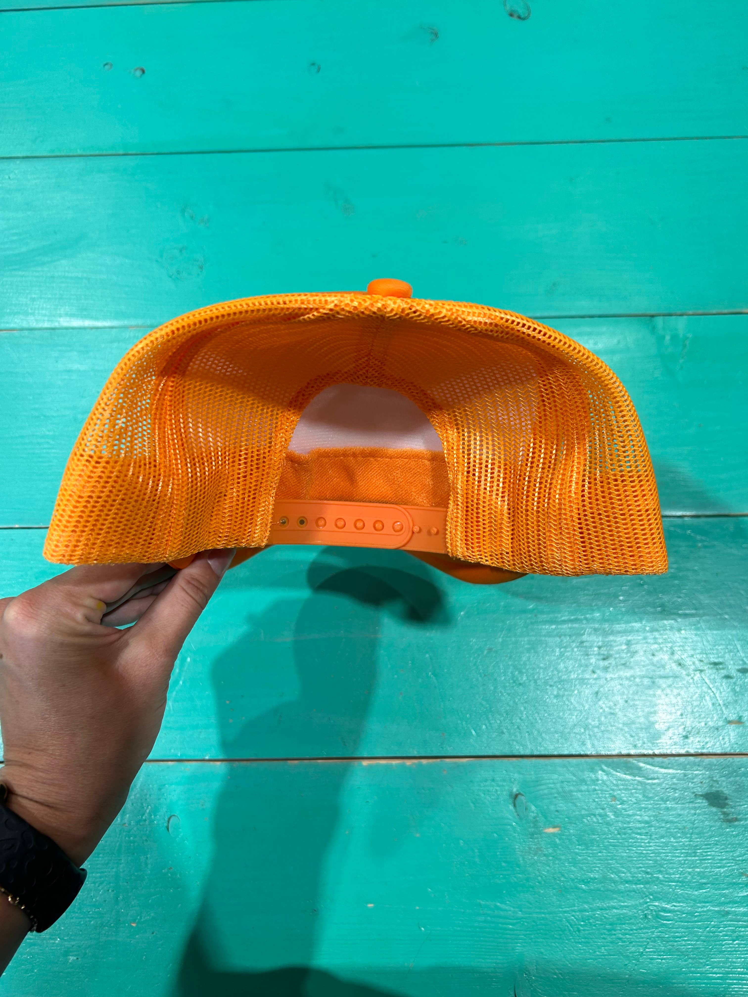 Vibes Hat Company - Vendita all'ingrosso Cappellino  da camionista - Unisex - Cappello da camionista in schiuma arancione brillante Vibes | Barra per cappelli | berretti vuoti1