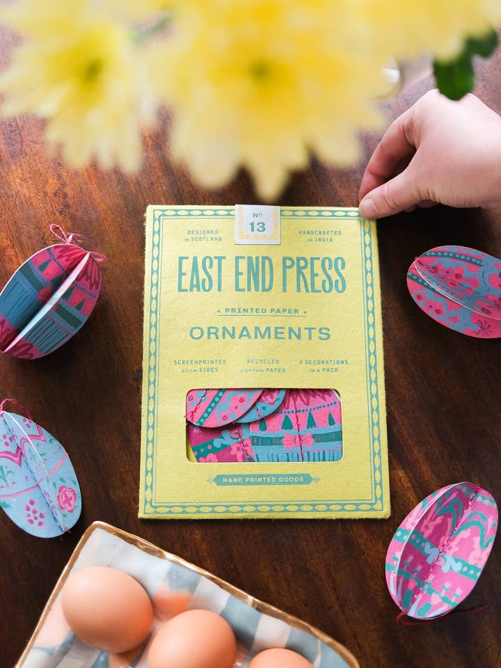 Ornements en papier pour Pâques pour la vente par East End Press