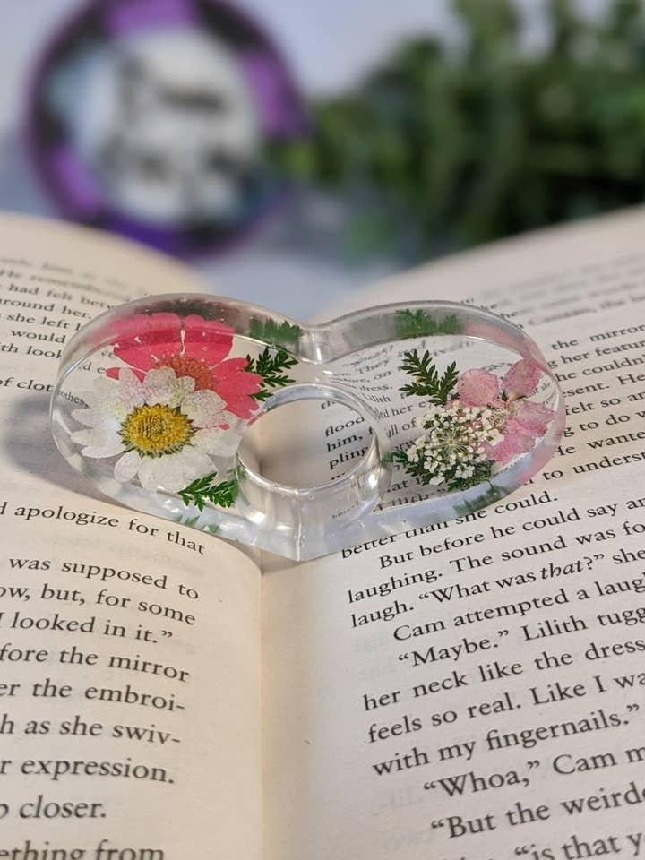 Resin Book Page Holder for wholesale by Dream Ezy Art