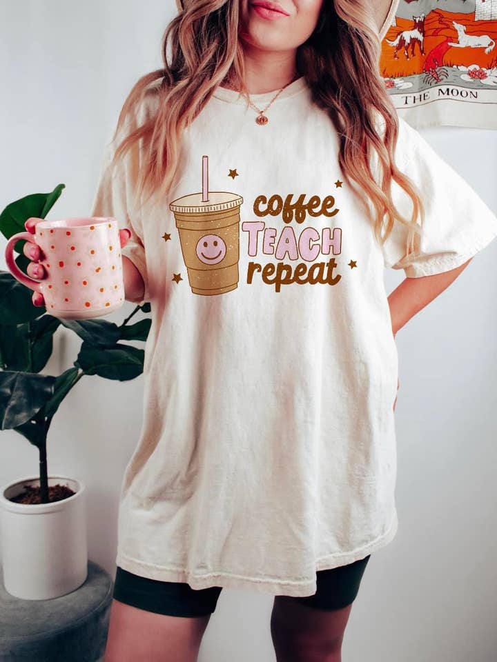 Du café. Enseigner. Repeat | T-shirt graphique naturel vieilli vintage pour la vente par Bizzy's Wholesale