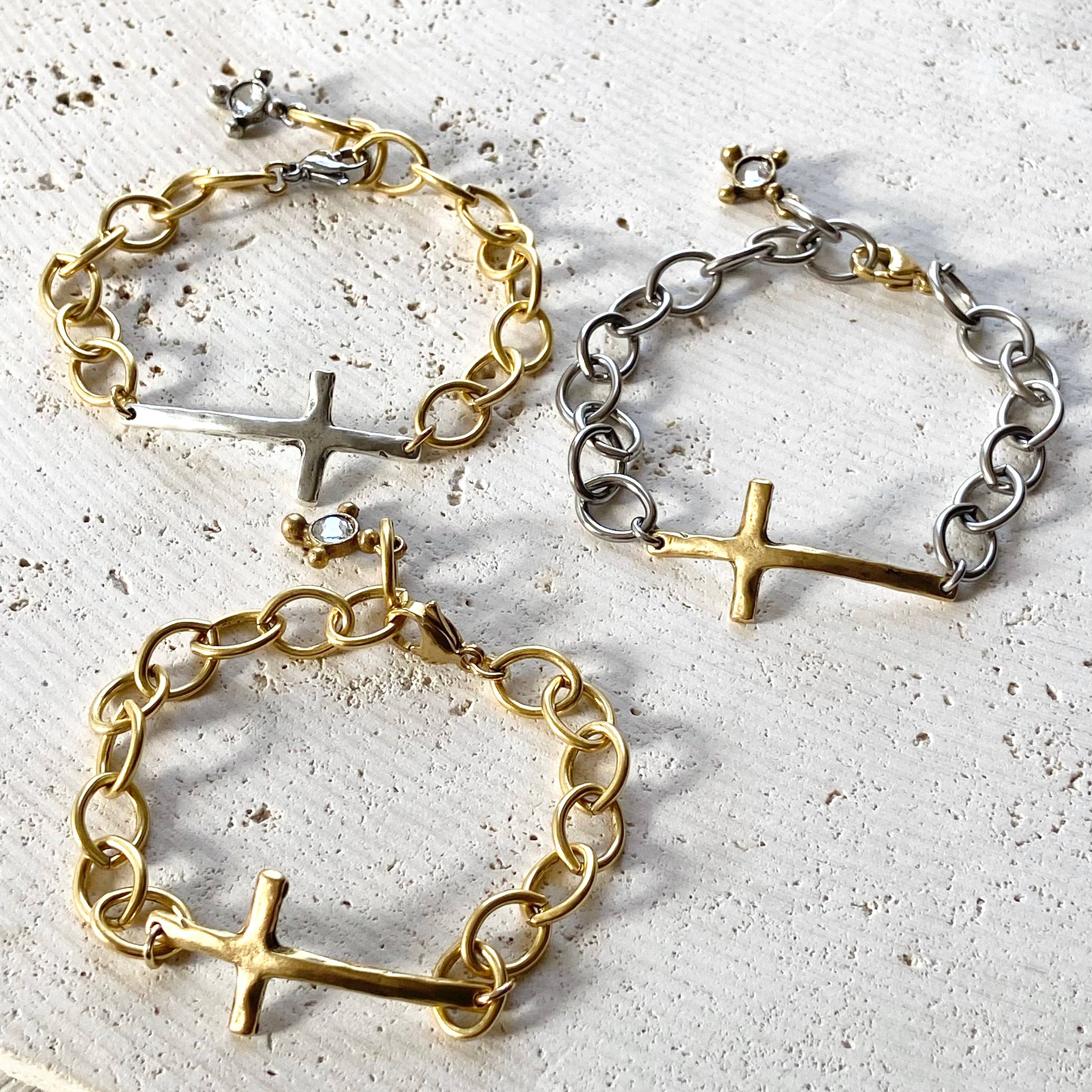 VB&CO Designs Handmade Jewelry - Vente Bracelets à breloques/pendentifs - Bracelet chaîne croix épaisse en métal mélangé3