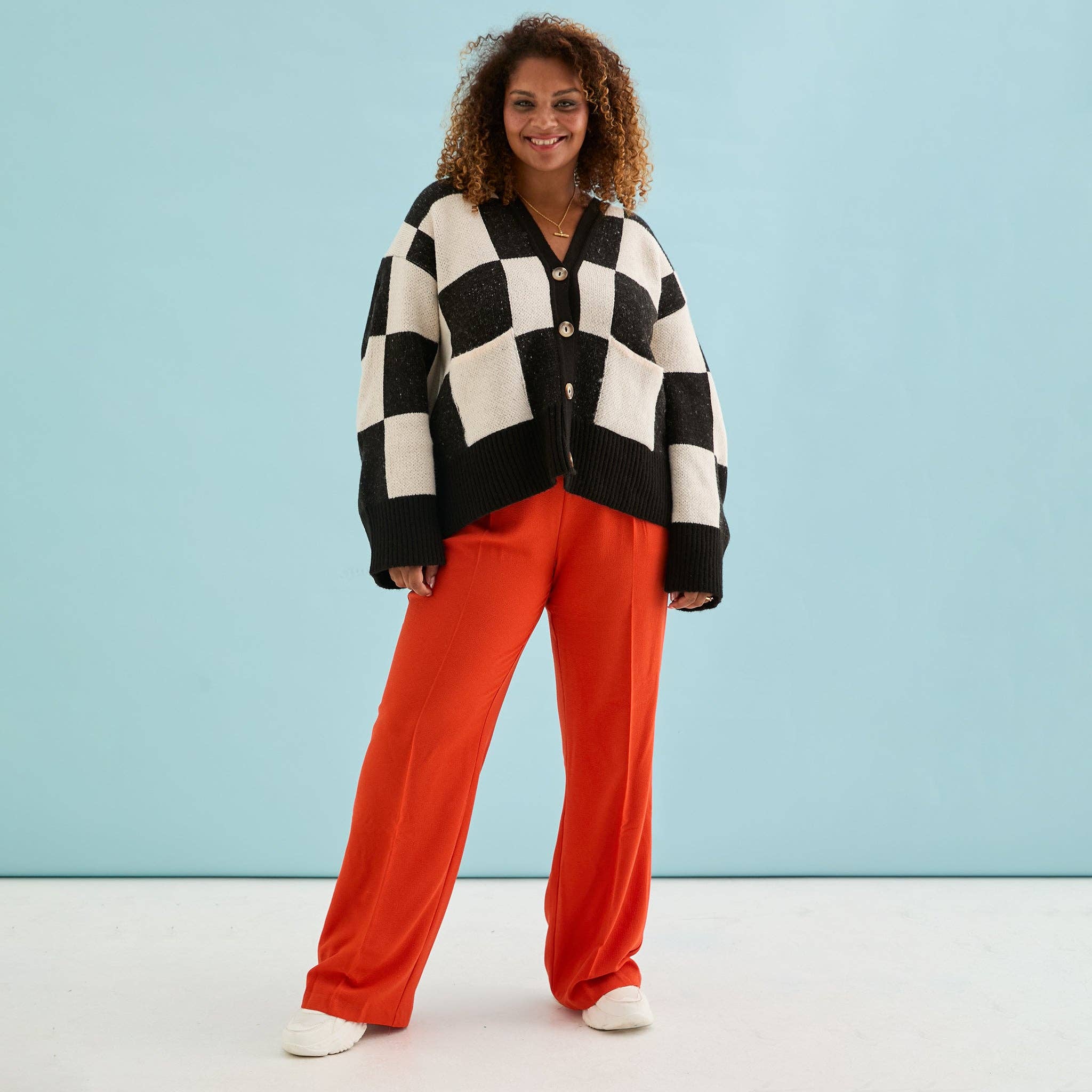 Cara & The Sky – wholesale Cardigan – Women’s – Candice Checked Oversized Chunky Cardigan - Black & White3