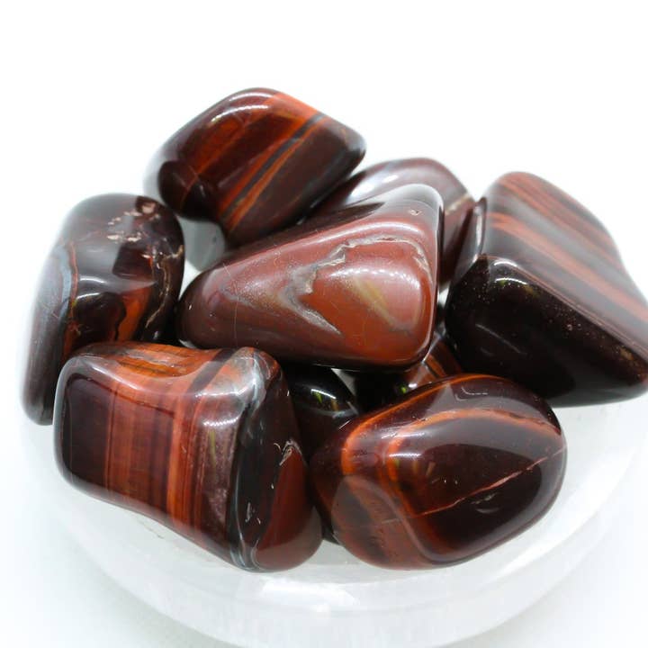 Rotes Tigerauge in Trommelform, 30—45 mm, 1 kg für den Großhandel von Quasar Gems USA