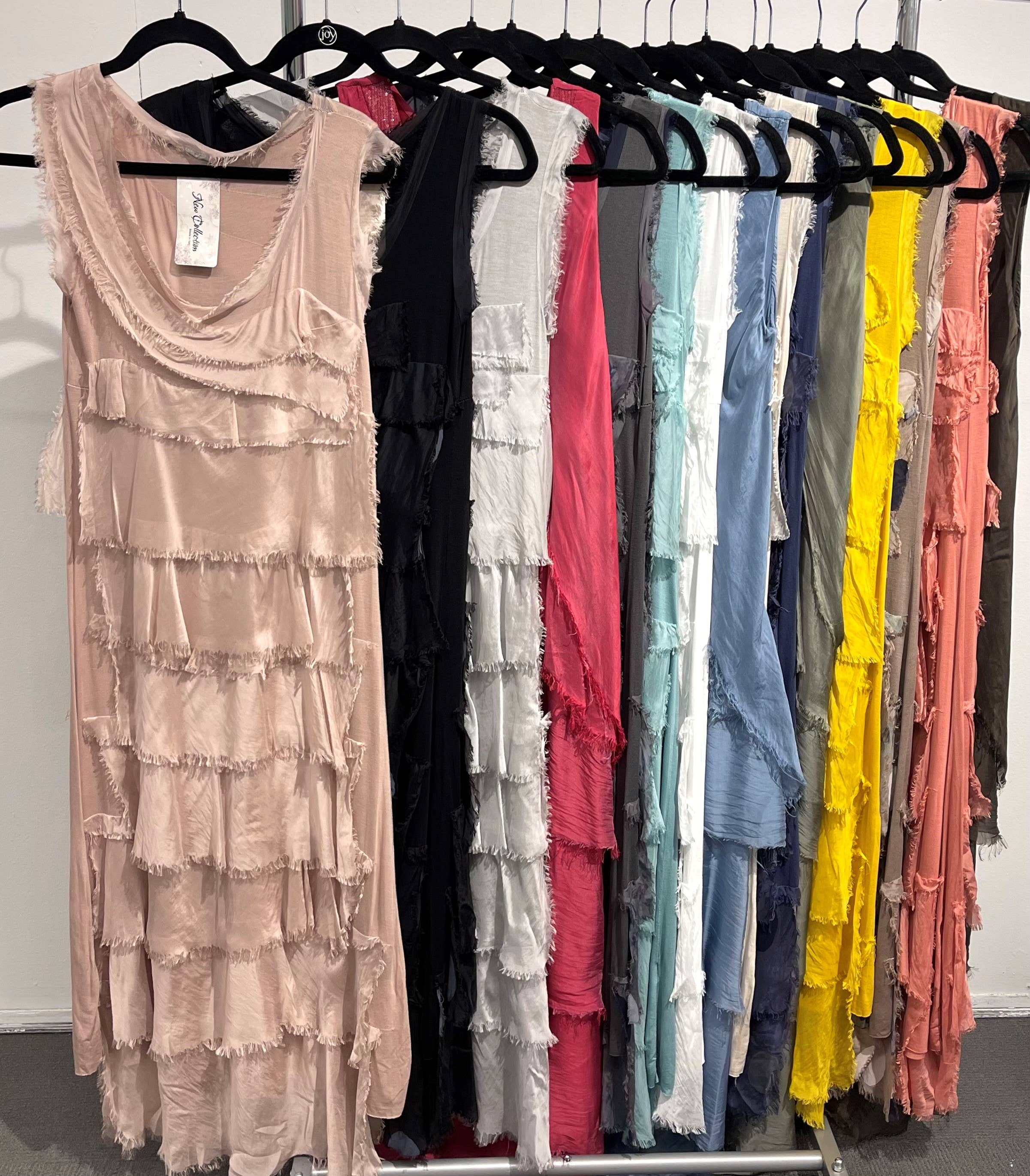 Dance in Paris – Großhandel Kleid – Damen – Damen Ärmelloses Maxikleid mit mehrlagigem Seidenbesatz0