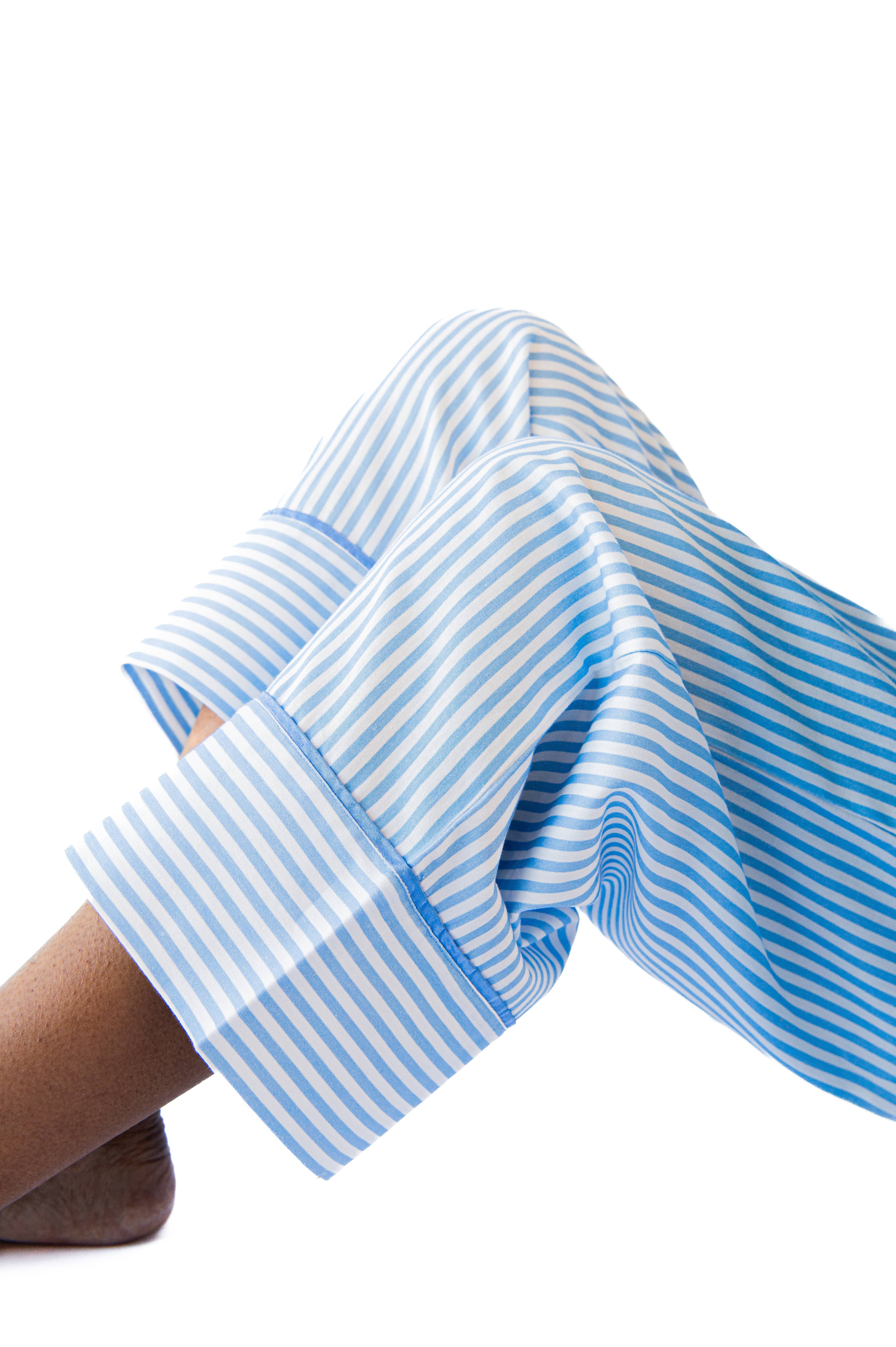 Bleu Ensemble de pyjama complet en satin de luxe à rayures fines - Bleu en vente sur Faire6