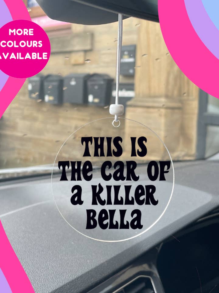 Questo è il ciondolo accessorio per specchietto retrovisore di un'auto killer in acrilico trasparente. per la vendita all'ingrosso da parte di Buba Goods