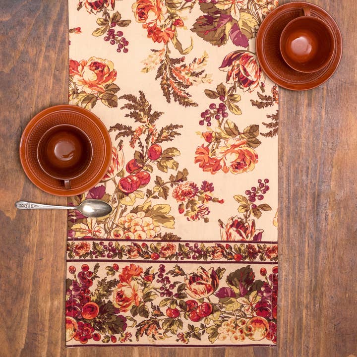 Bountiful Harvest Løber - Antik for engroshandel hos April Cornell