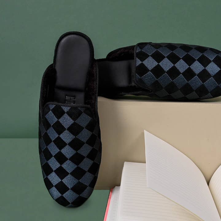 Pantofole in camoscio nero per la vendita all'ingrosso da parte di Humswear