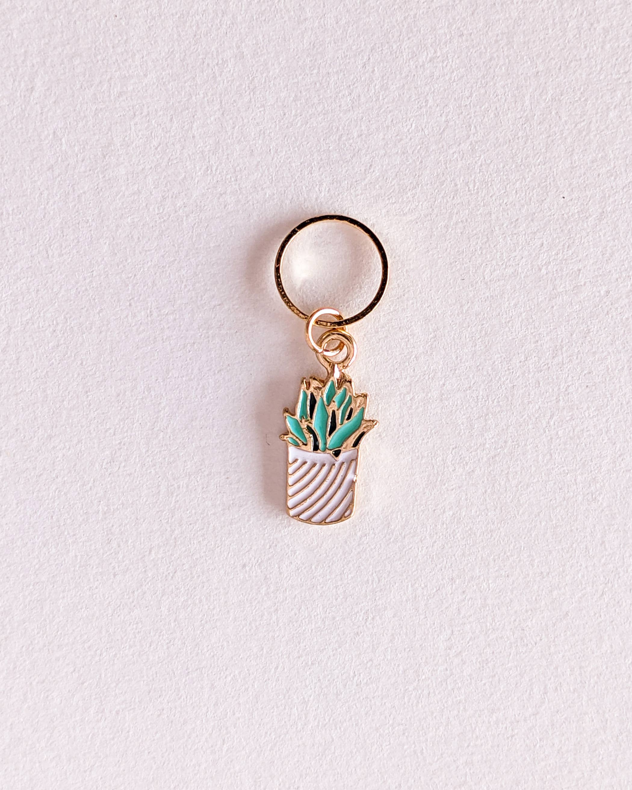 Hello Kim - Kim Chui - Wholesale Knitting/Crochet Supplies - Verdura #3 marker rings3