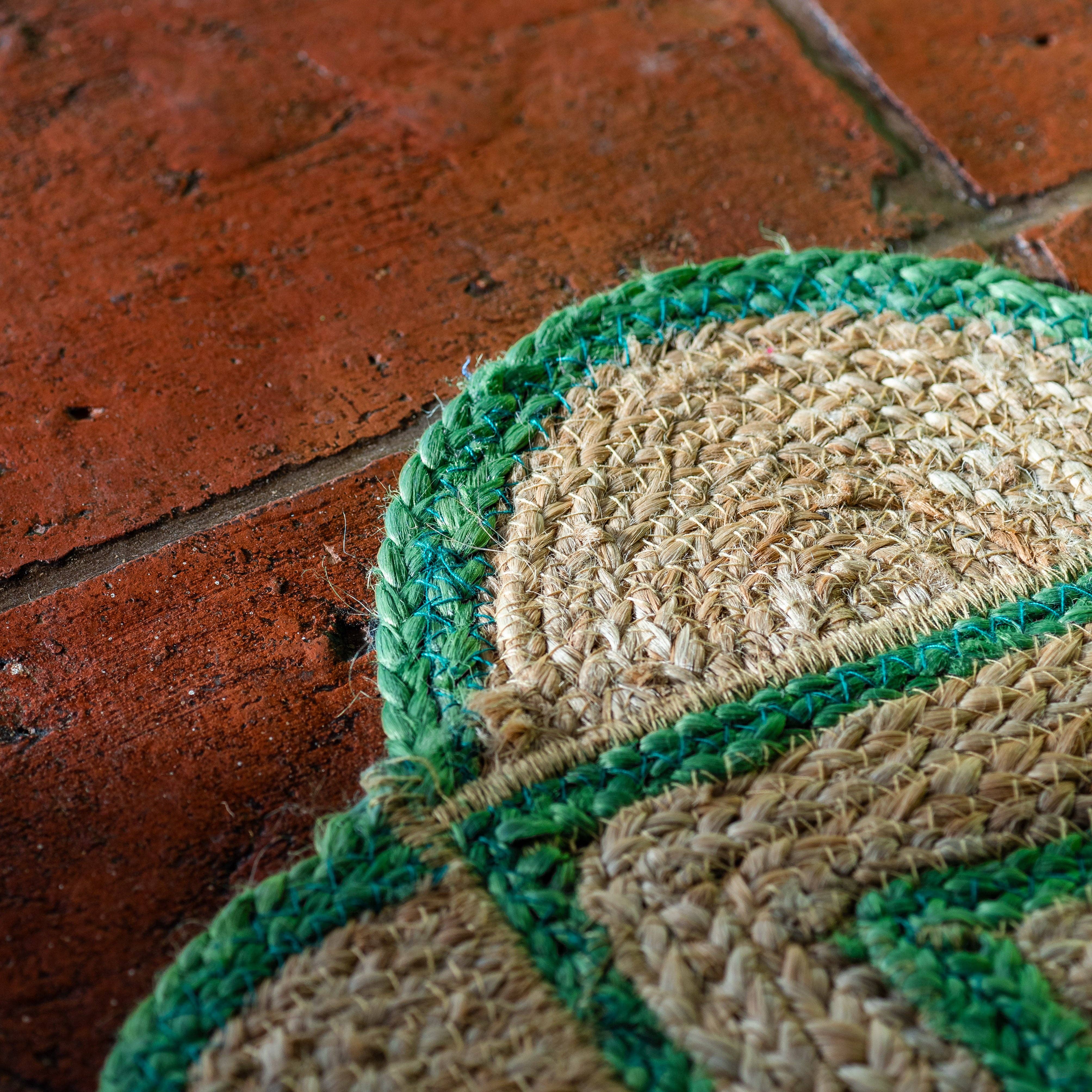 Constance & Denny – wholesale Runner rug – NEW SPRING GREEN Scalloped Hand Woven Jute Runner1