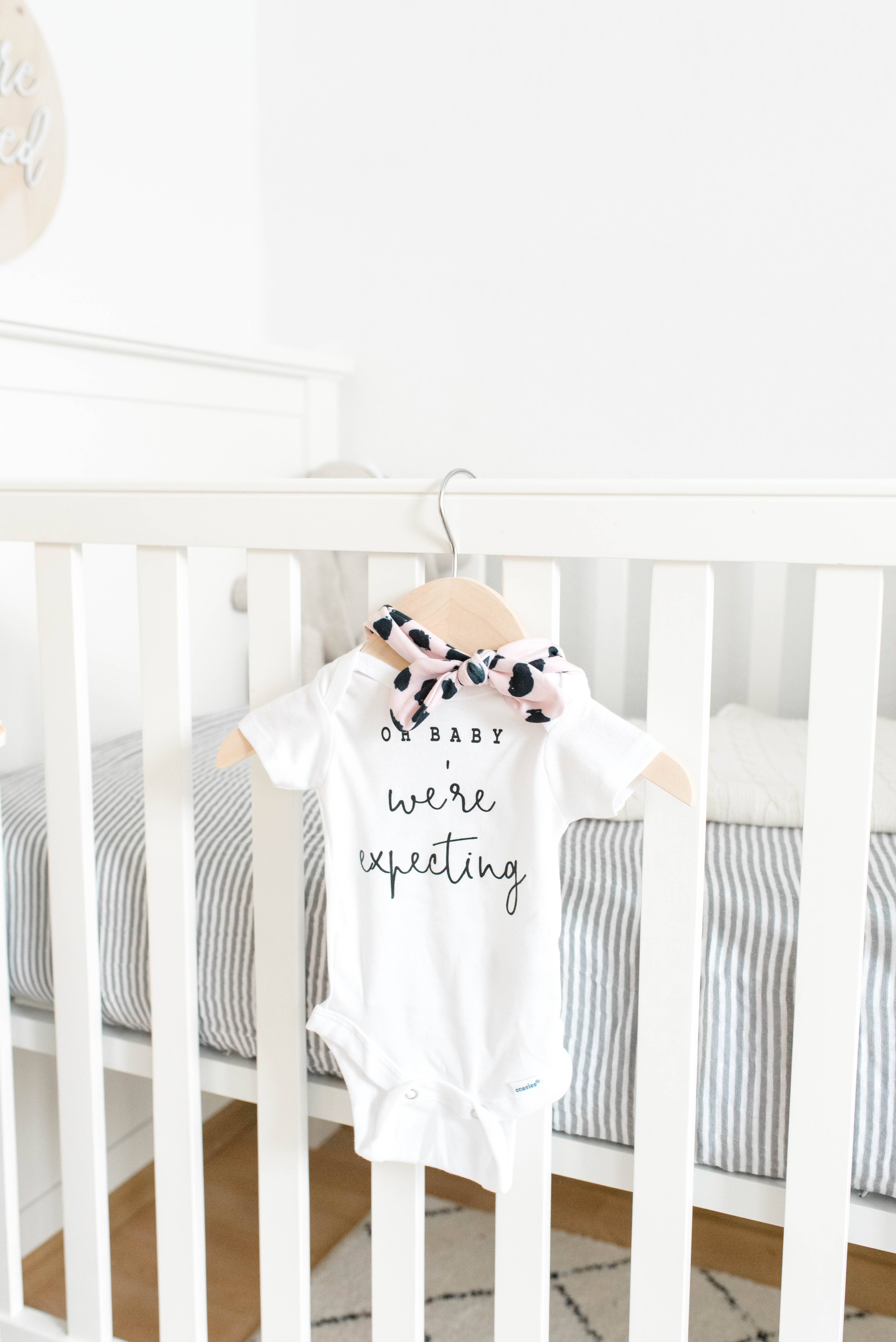 Claire and Bella - Vente Body (sans pieds) – bébé - Cache-couche Oh Baby We're Expecting Grossesse4