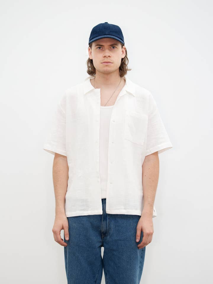 Camicia in lino bianco «Canggu» per la vendita all'ingrosso da parte di Last Call For