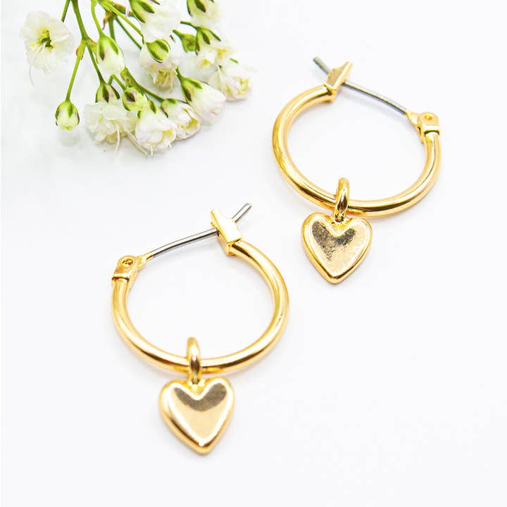 Goldene Hoops mit Herz für den Großhandel von EarSense Earrings