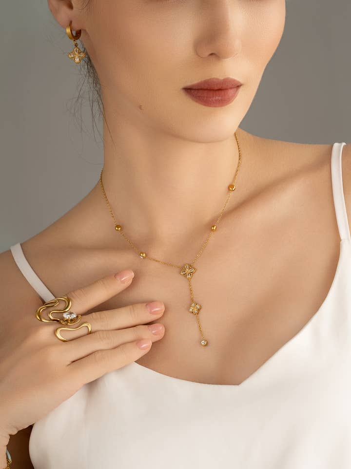 Y Necklace Stainless Steel Clover adorned with crystal Elegance for wholesale by COSMOS