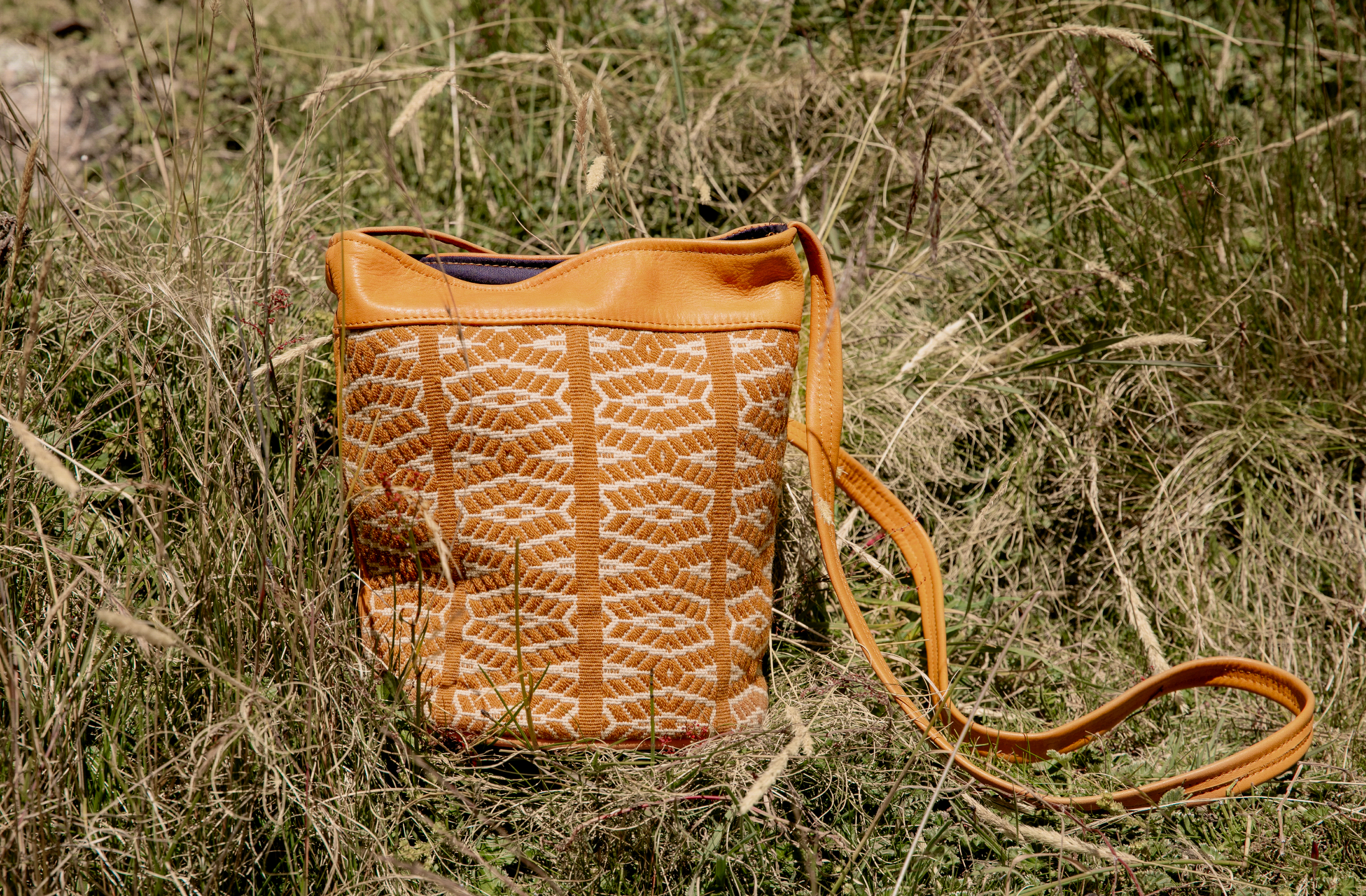 Awamaki - Wholesale Crossbody Bag - Women's - Woven Bucket Bag8