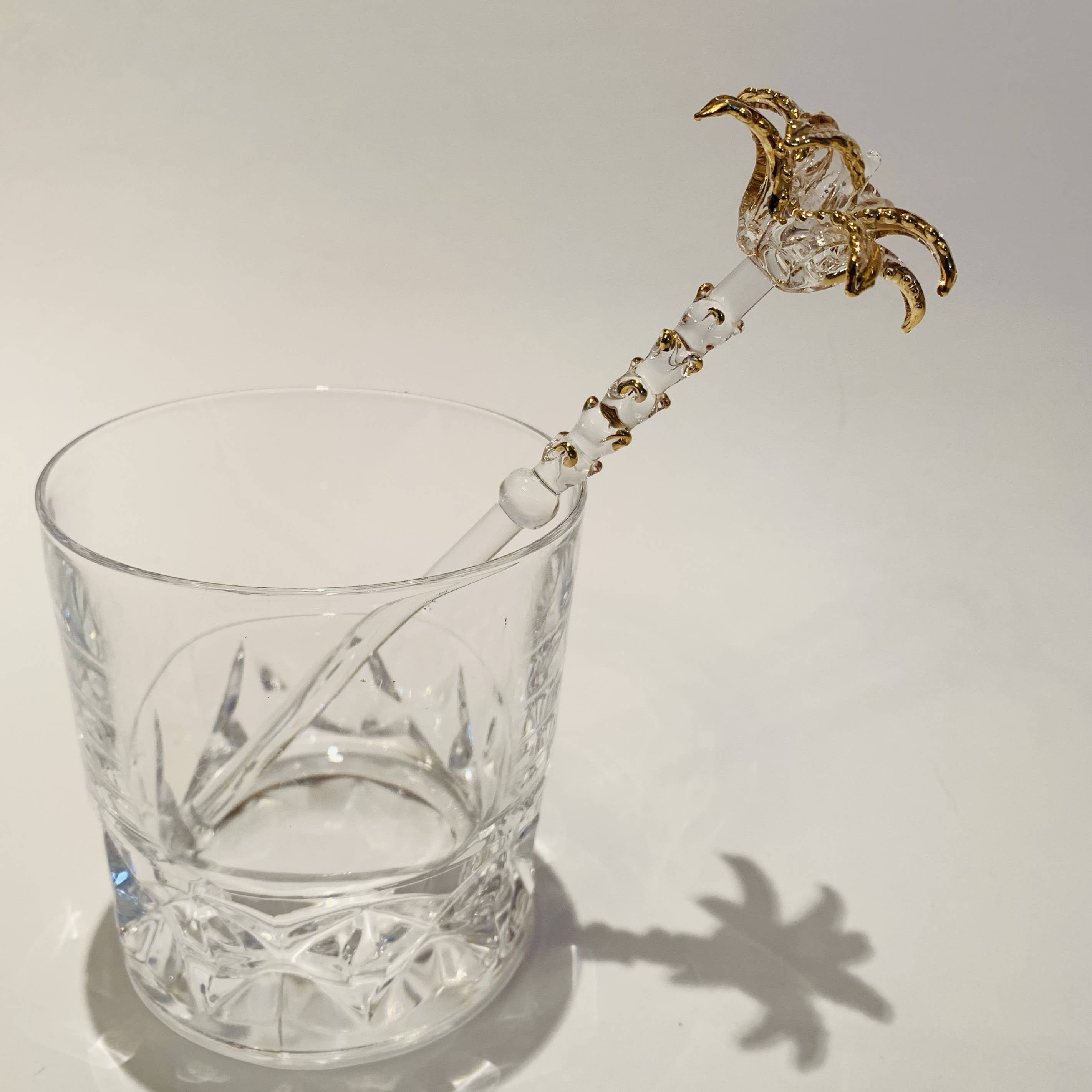 Dandarah – Großhandel Cocktailstäbchen – Handgefertigter Cocktail-Rührstab aus Glas mit goldbemalter Palme1