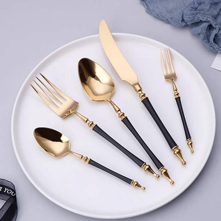 Luxuriöses Besteckset in Schwarz und Gold, 30-teilig für den Großhandel von Misterchef