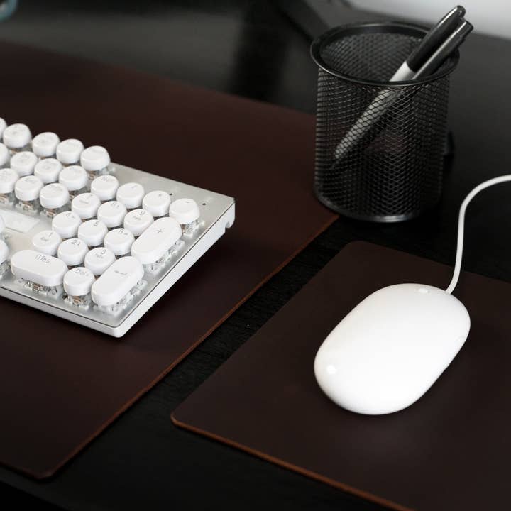 Personlig læder musemåtte | Bench Blotter Keyboard Mat Desk Pad for engroshandel hos Integral Leather