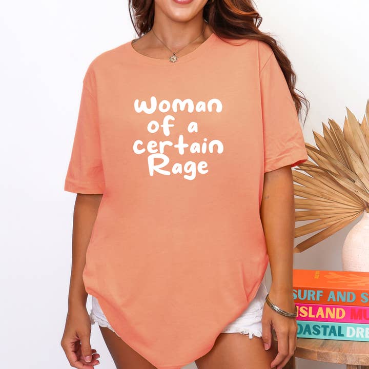 Kvinde med en Visse Vrede T-shirt, Feministisk T-shirt for engroshandel hos Tee Story