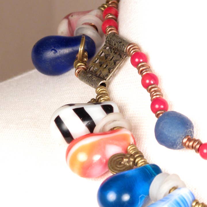 Collier de perles de mariage africain vintage et laiton pour la vente par RitterRoss Designs