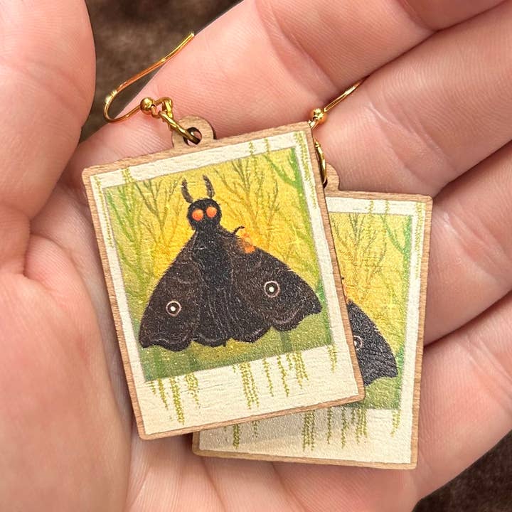Orecchini Mothman della Palude per la vendita all'ingrosso da parte di Glitter and Toadstools