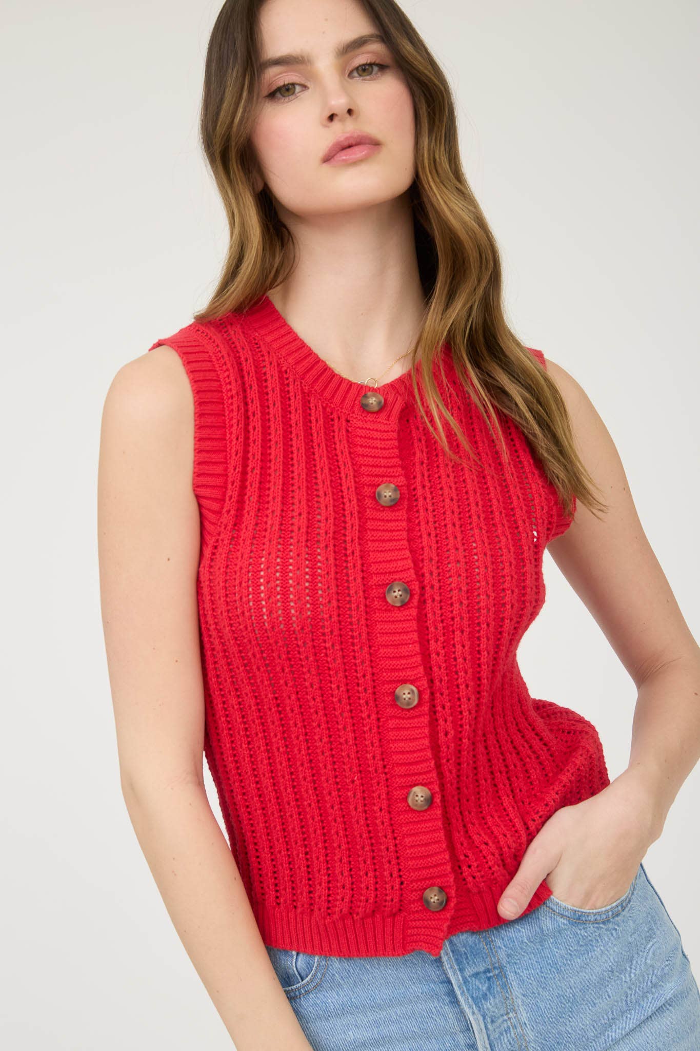 The Workshop Studio – Cardigan - Mulher por atacado – Cardigã de malha sem mangas com decote redondo e botões.14