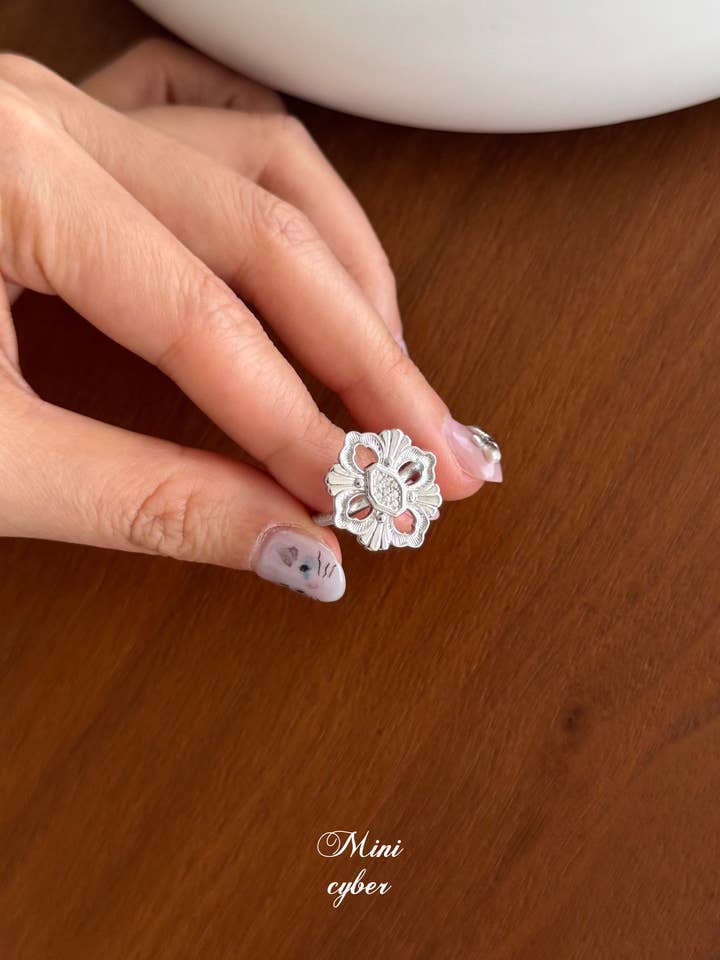 Anello Intagliato Renaissance Boucheron per la vendita all'ingrosso da parte di MINICYBER STUDIO